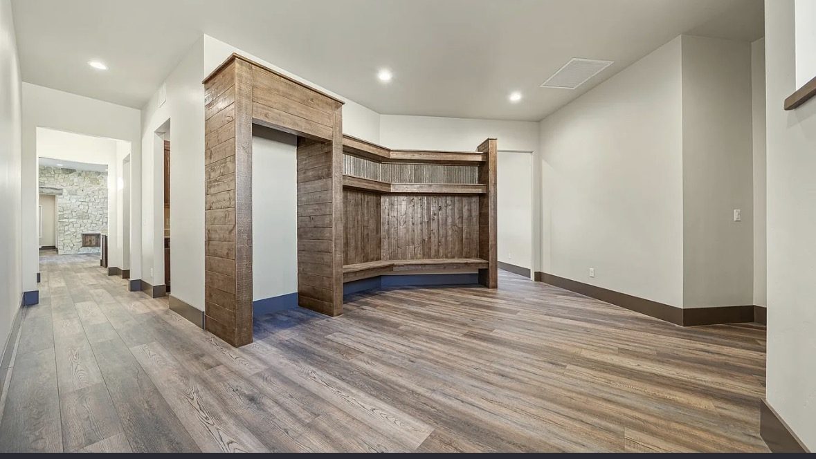 Rough-sawn entry built-in